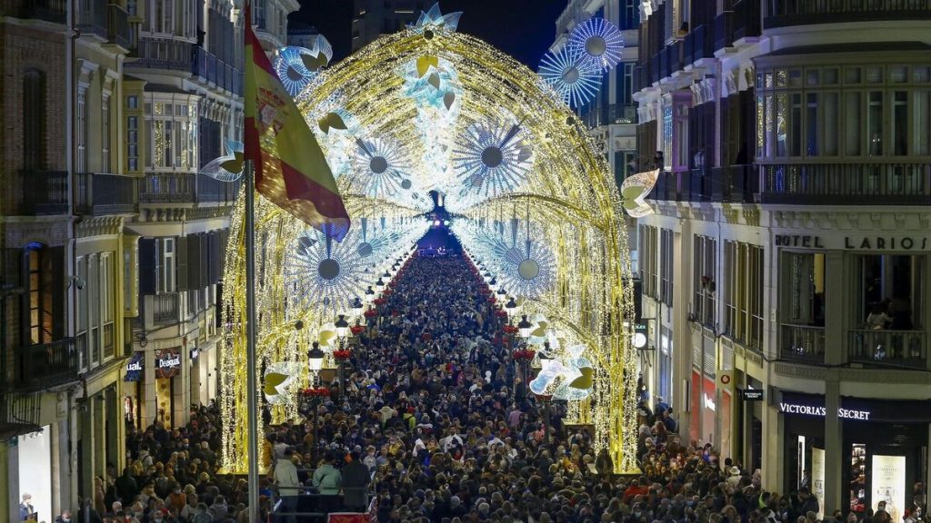 Málaga se ilumina gracias a su espectáculo de luces navideñas